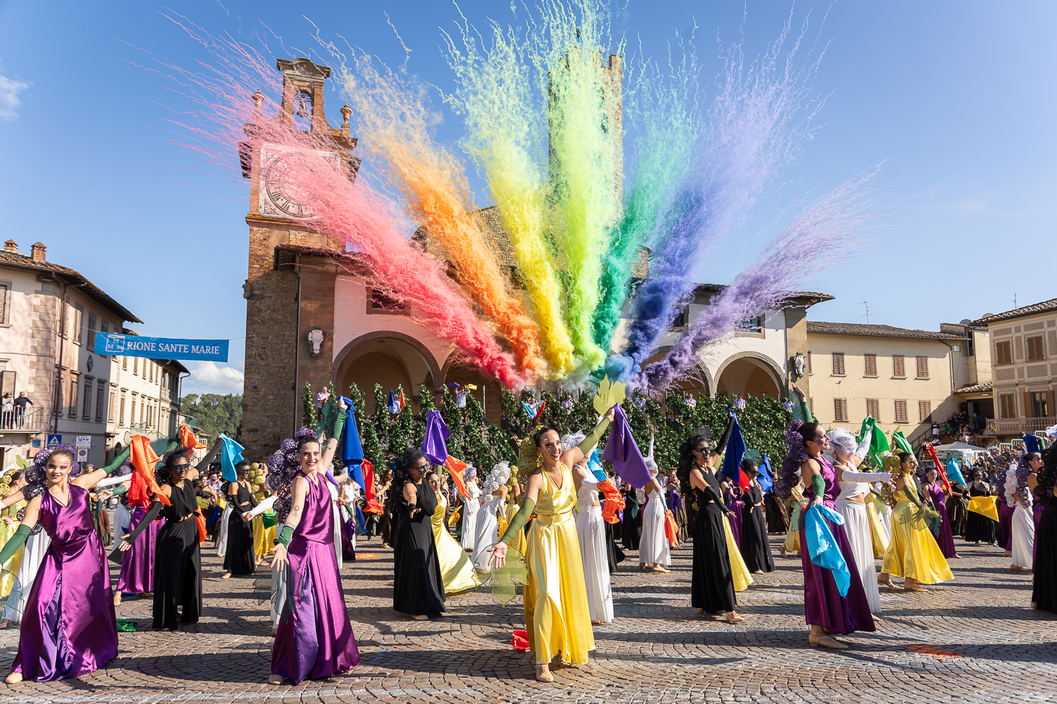 La Festa dell'Uva cento anni dopo: stessa piazza, stessi colori, stesse emozioni...